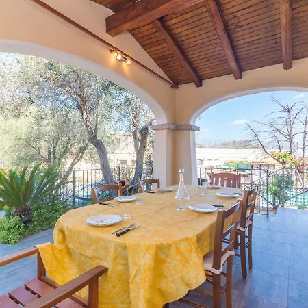 Tatil Evi Con Patio Esterno